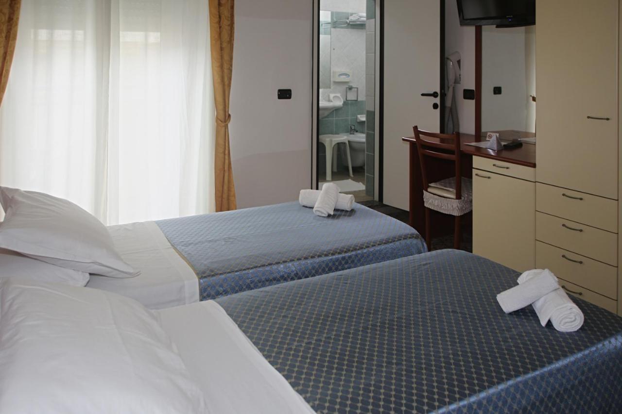 Hotel Dear 里米尼 外观 照片