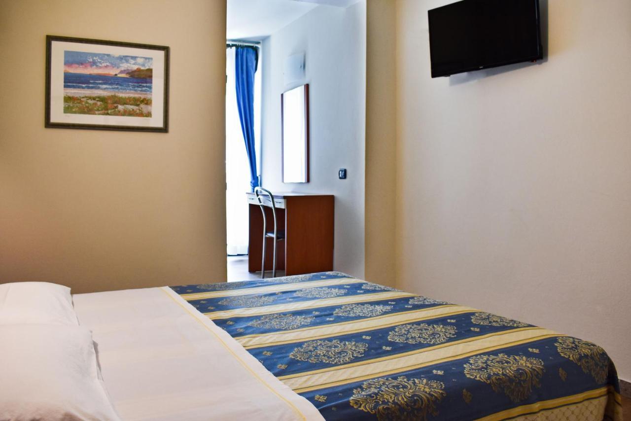 Hotel Dear 里米尼 外观 照片