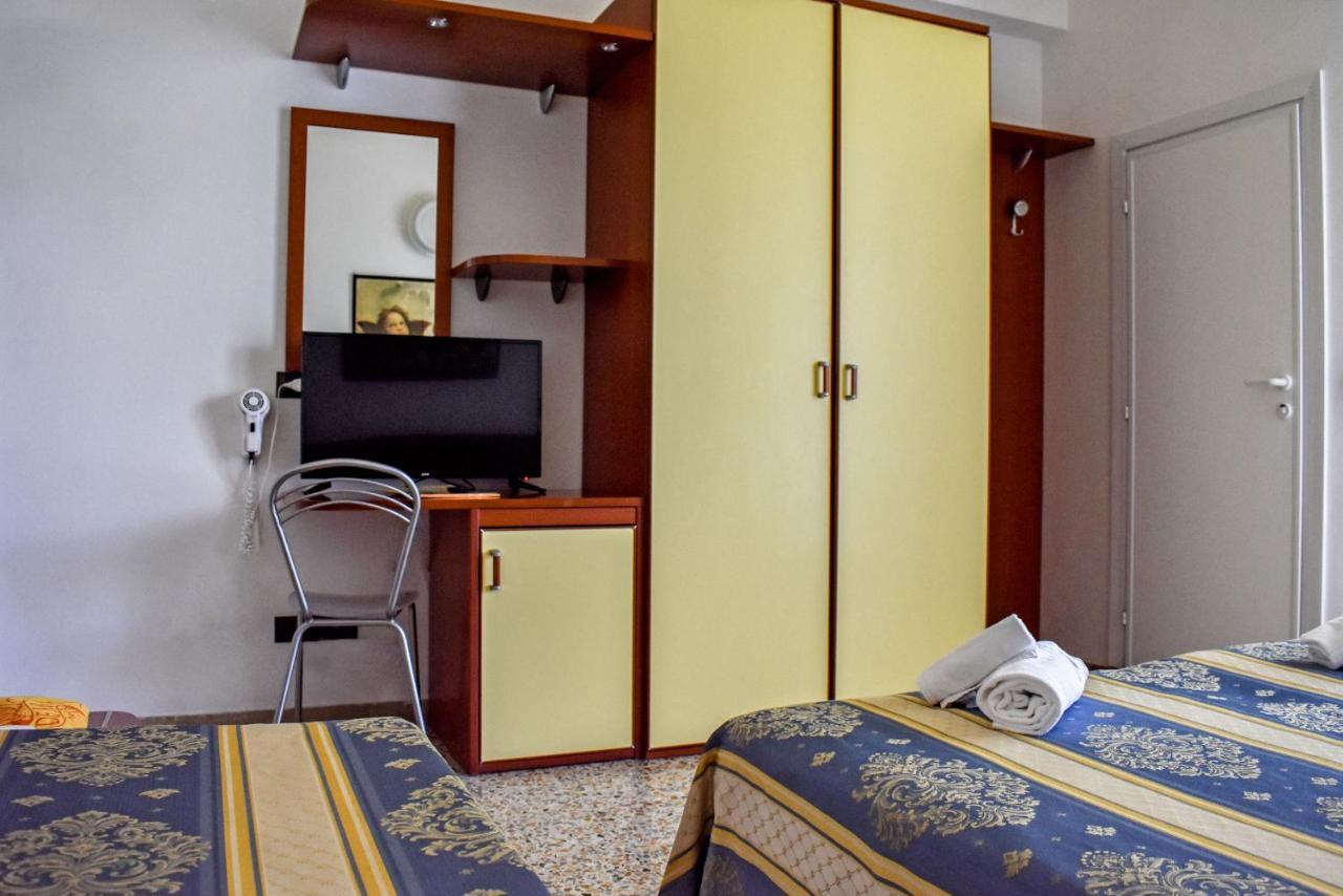 Hotel Dear 里米尼 外观 照片